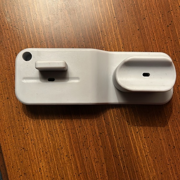 Silicon charging stand -phone-earbuds-watch - Picture 3 of 7